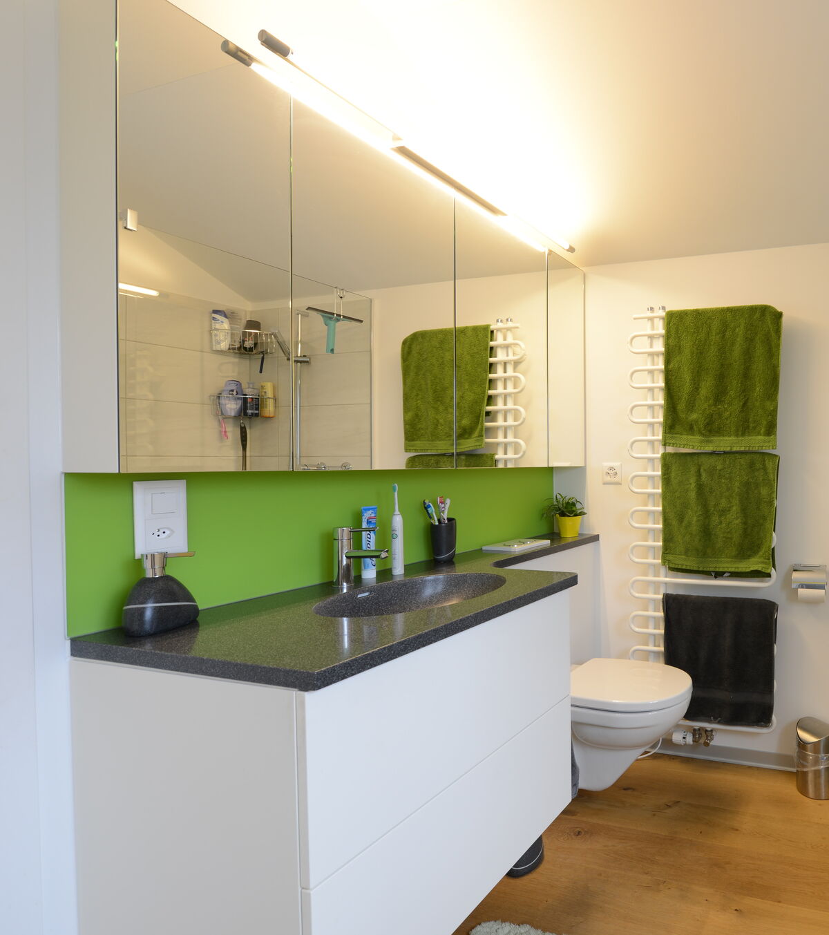 Badezimmer-Umbau realisiert durch DIE SCHREINER